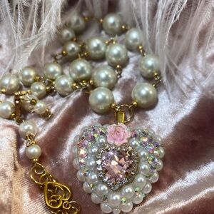 White and Gold Pearl Necklace with Floral Pendant